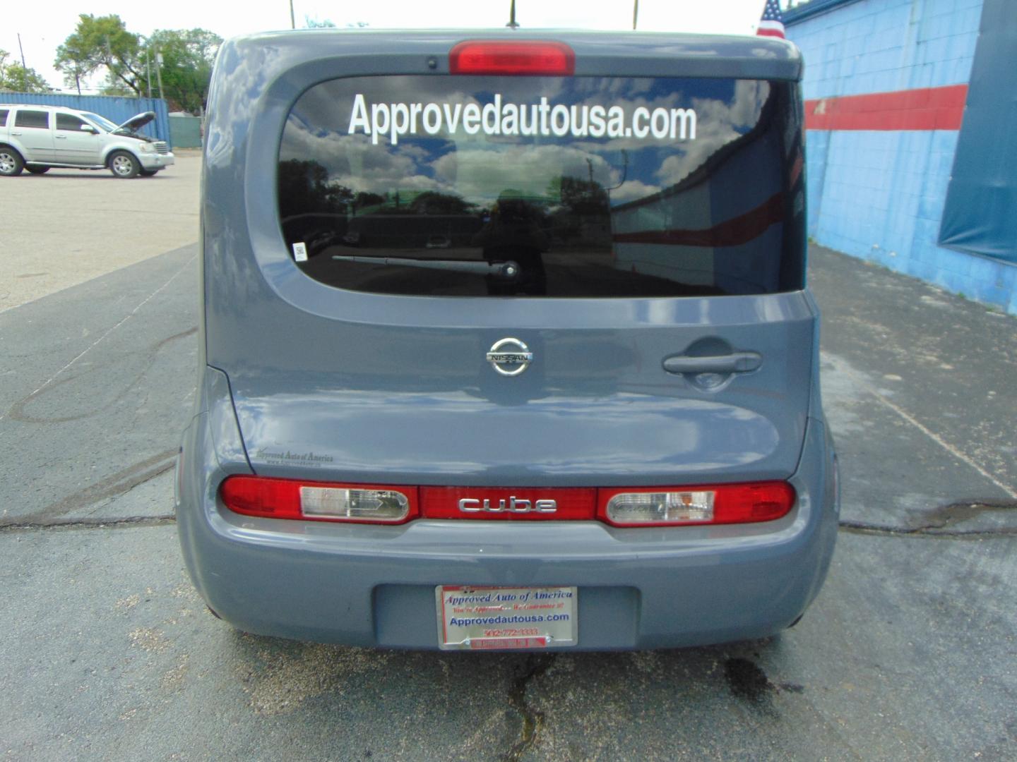 2014 Gray Nissan cube (JN8AZ2KR6ET) with an 4-Cyl 1.8 Liter engine, Automatic, CVT transmission, located at 2105 Dixie Hwy, Louisville, KY, 40210, (502) 772-3333, 38.220932, -85.795441 - Photo#8